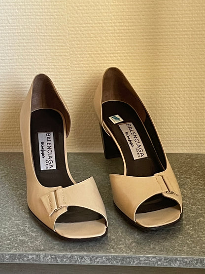 balenciaga cream heels
